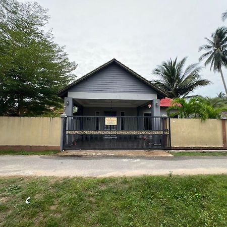 Relaxs Homestay Kota Bharu Exterior photo