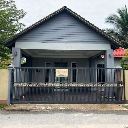 Relaxs Homestay Kota Bharu Exterior photo